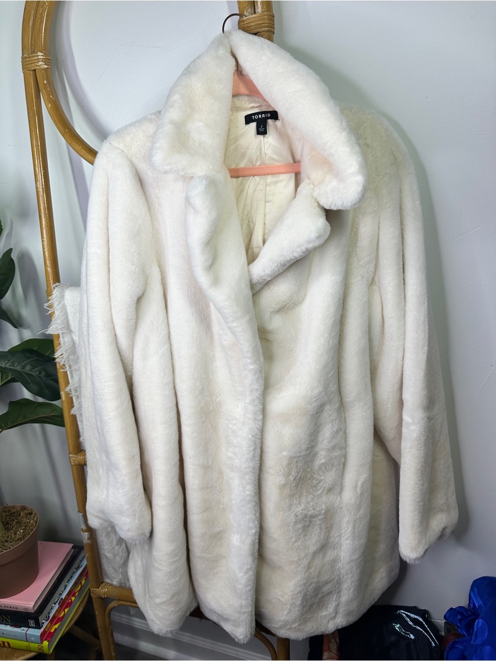 Torrid Longline Faux Fur White Coat sz 2 (2X- 18/20)